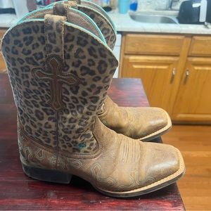 Women’s size 6 Ariat Boots